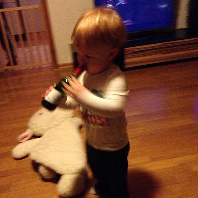 They start young here in #germany Don't worry folks, the lid is on. 😳 #itsnotmidnightyet #idontletmybabydrink #butitsreallyfunny #newyearseve #expat